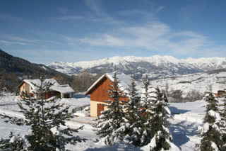 les Orres et les chalets l'hiver à la montagne 10