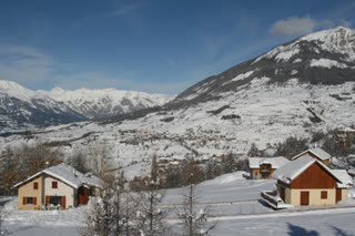 les Orres et les chalets l'hiver à la montagne 2