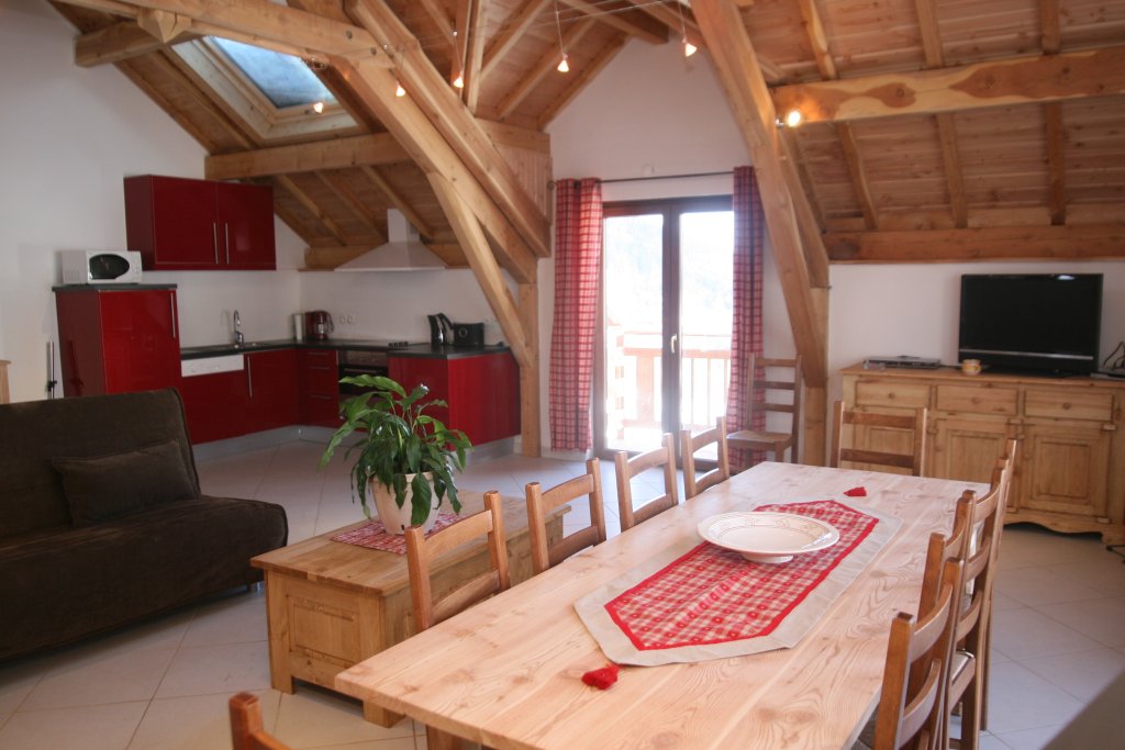 TV : les orres chalet le Sereïs appartement le Sereïs Ouest